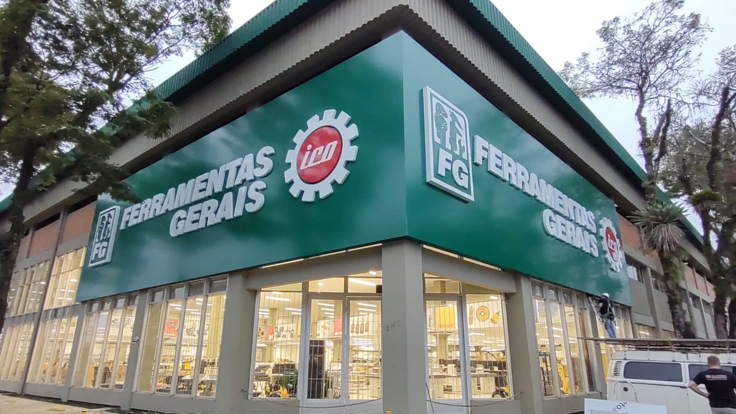 Fachada Ferramentas Gerais — Joinville — Letra Caixa, projeto da SulBrasil