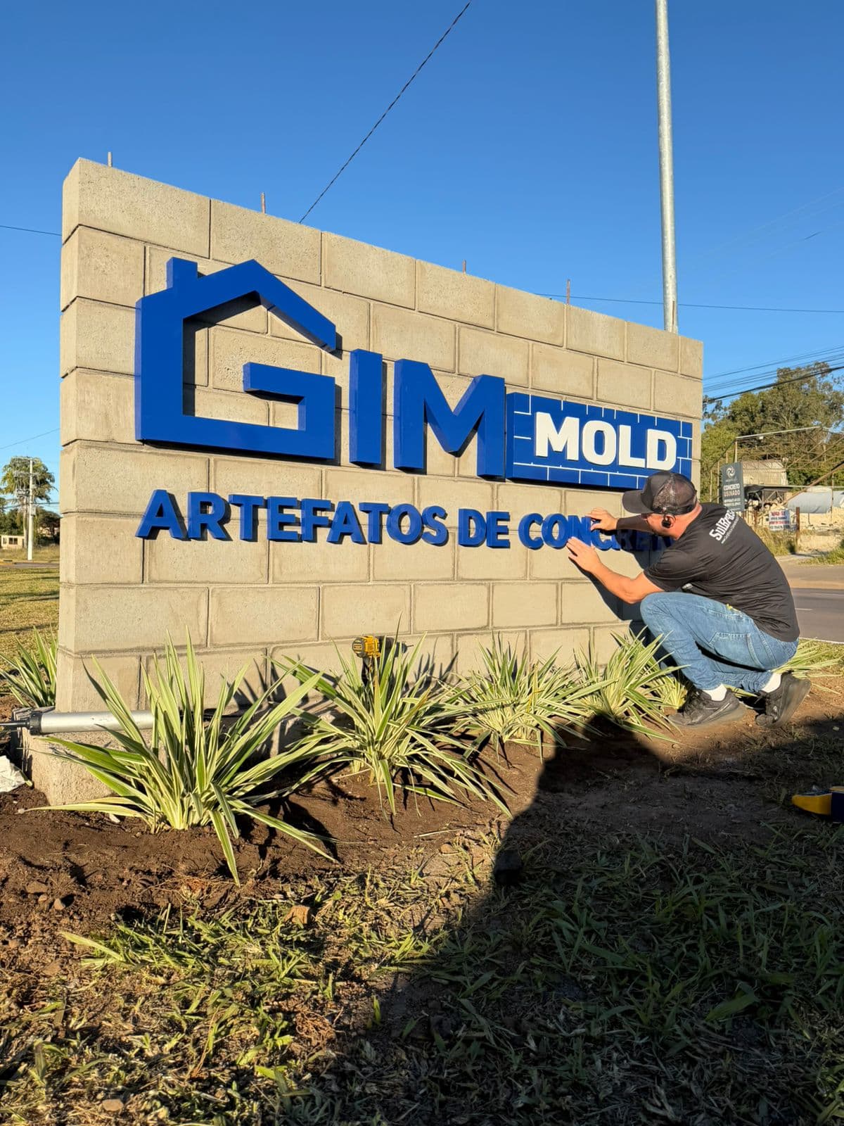 Letreiro em ACM — GIM Mold