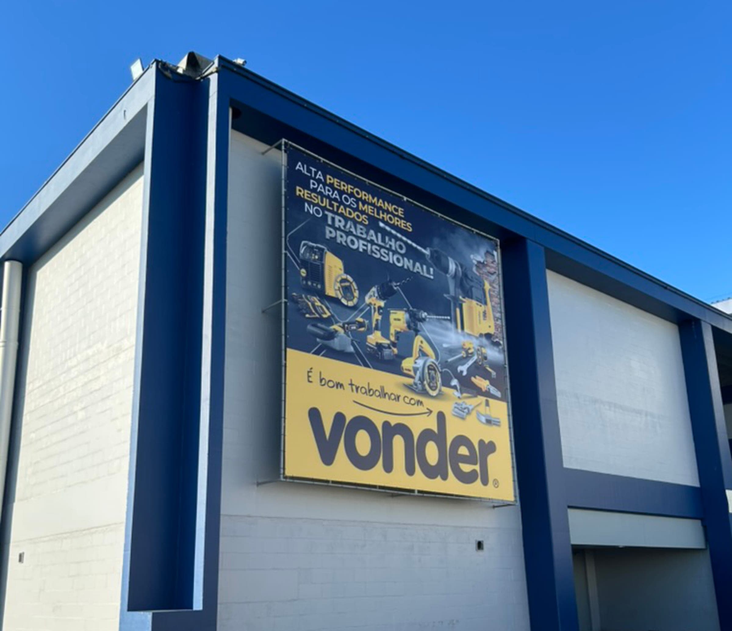 Painel em Lona — Construsul — Outdoor e Lonas, projeto da SulBrasil