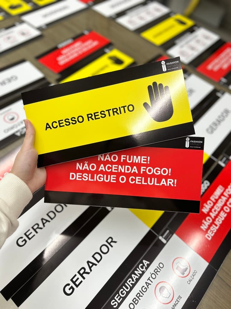 Placas em PS Adesivado